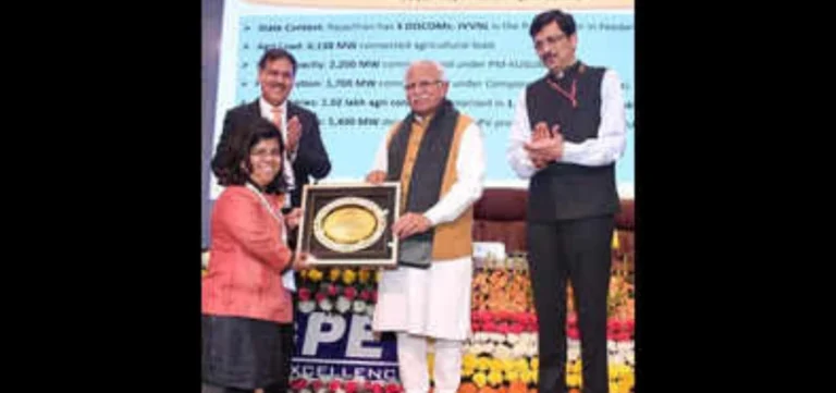 Discoms win gold award for solarising agri sector